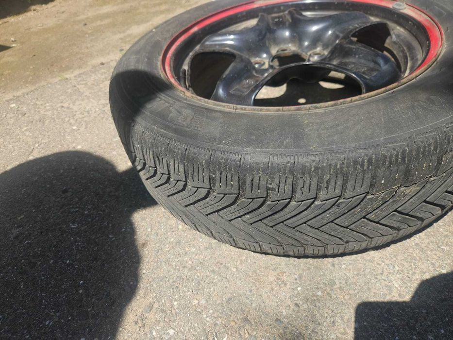 Vând roti de Opel 225/45 R17 în stare buna, de iarna( pot fi folosite încă 2 sezoane) - 4 roti