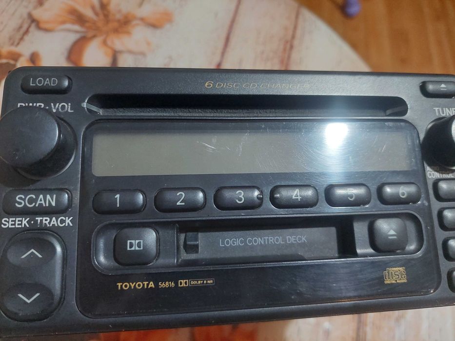 Поодам штатный магнитофон на тойоту хайландер