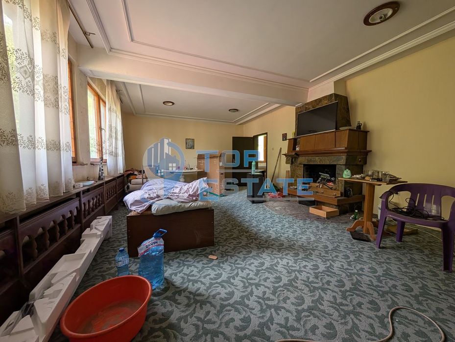 Масивна сграда за обществено обслужване в град Плачковци