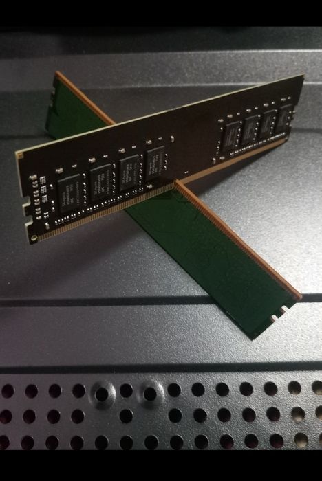 Оперативная память DDR4 16 гигобайт и 4 гига