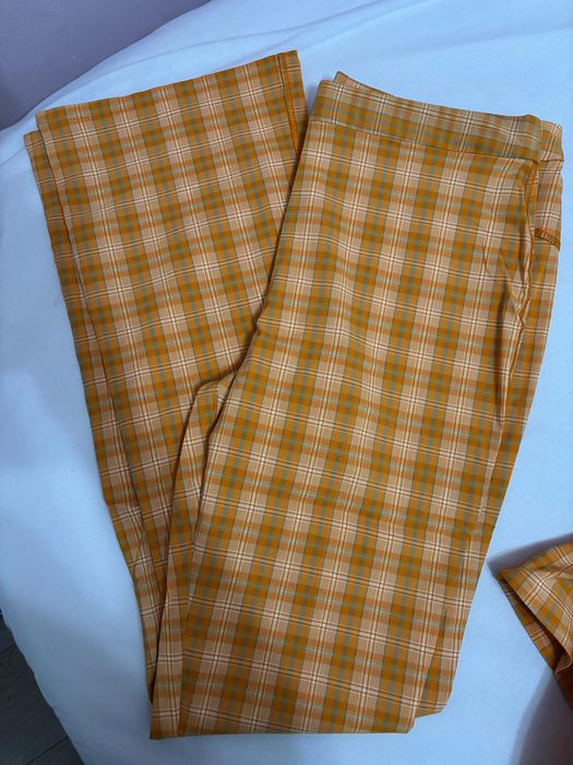 Set din două piese cu pantaloni evazați nou