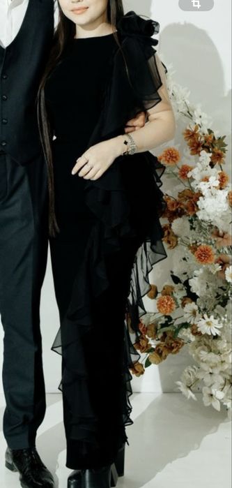 Женственное платья вечерние