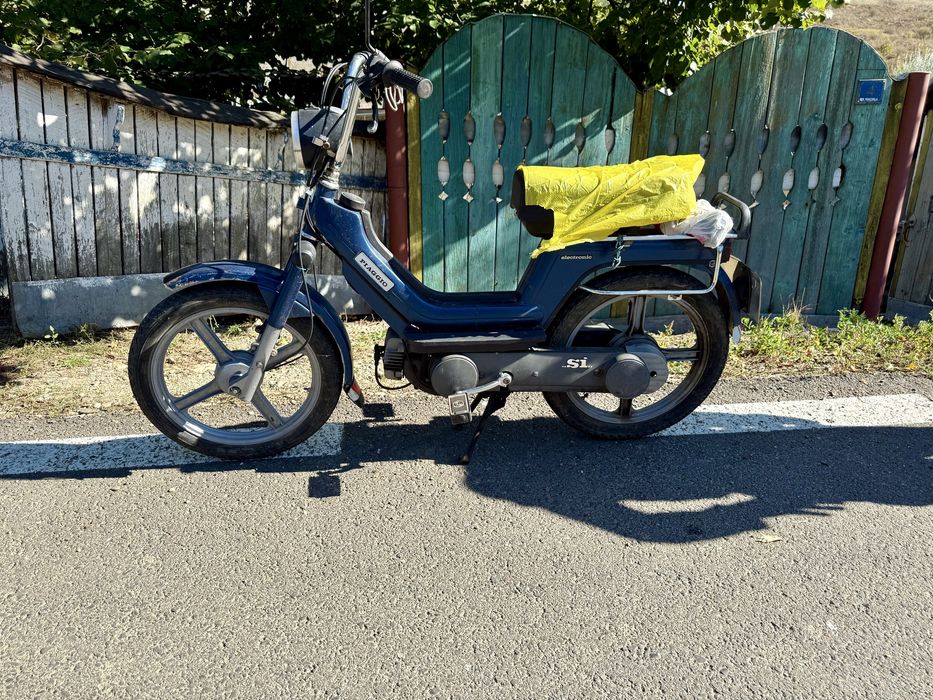 Scuter Piaggio cu pedale