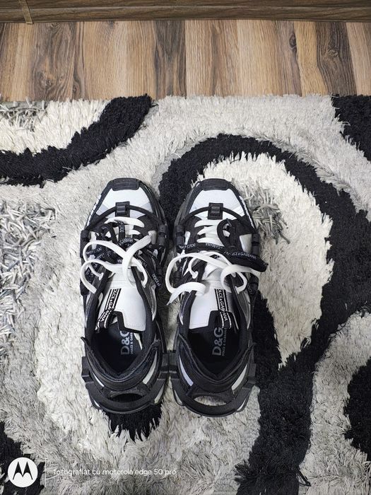 Adidași de vânzare