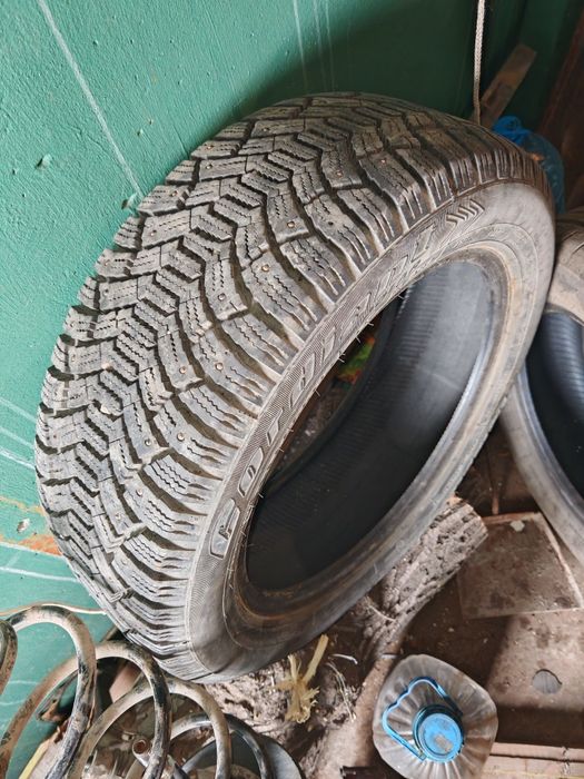 Продам зимнюю резину 205/55 R16