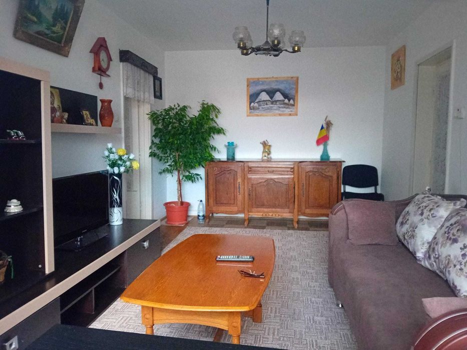 Închiriez apartament, confort 1, micro 9