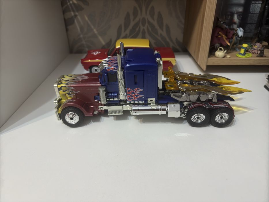 Трансформеры ( Оптимус прайм )