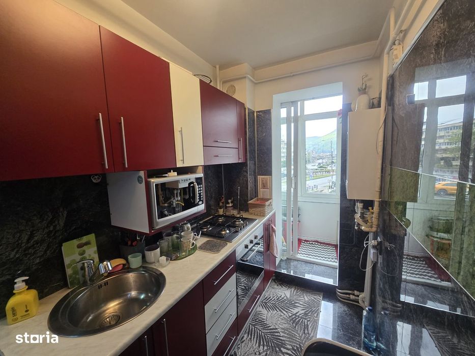Apartament 2 camere, balcon, etaj 1, Piatra Neamț