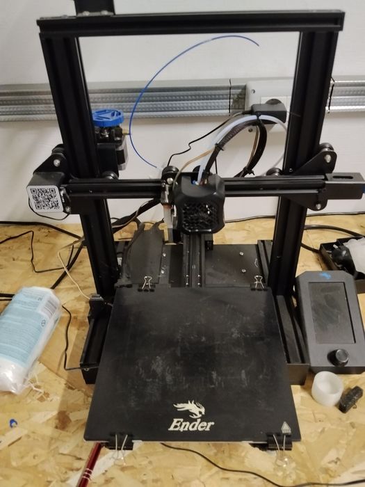 Vand imprimanta 3D creality ender 3 v2
