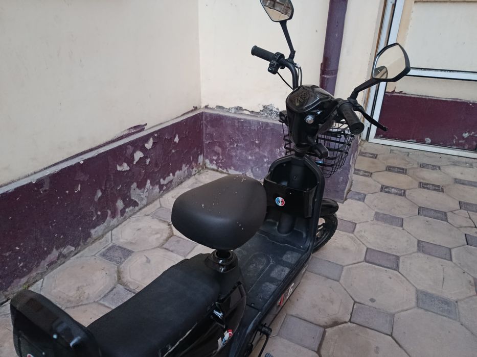 Elektr skuter sotiladi 2000 km akkum ideal
————————————

Продам э