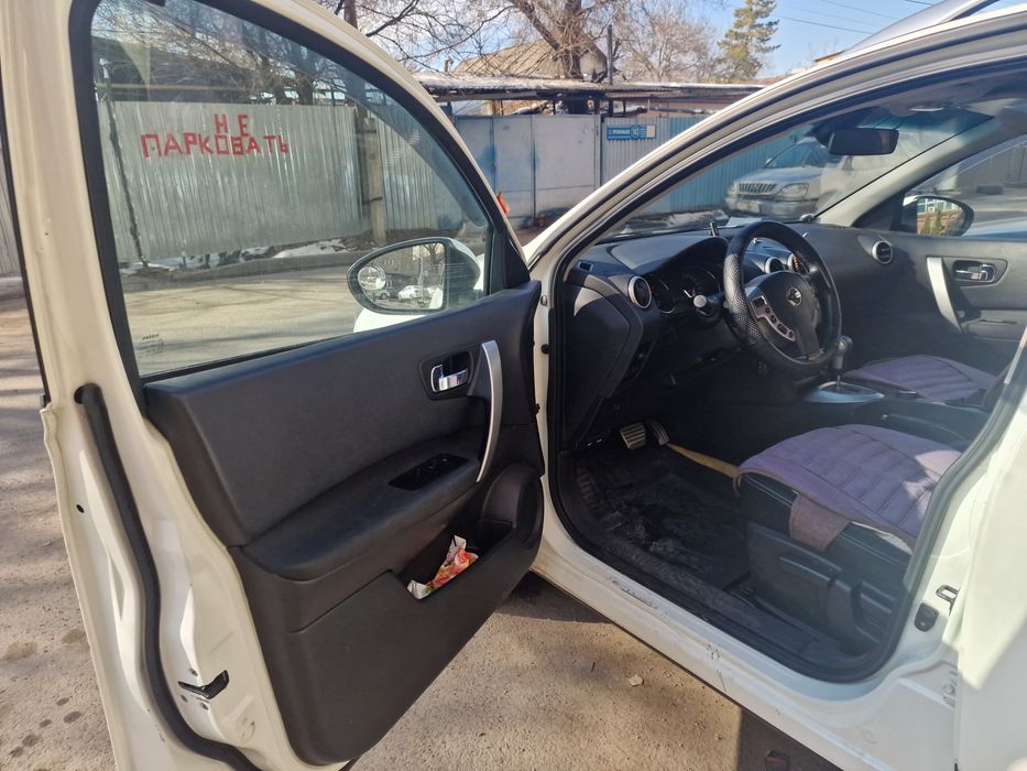 Продаю Qashqai +2  j 10 рест