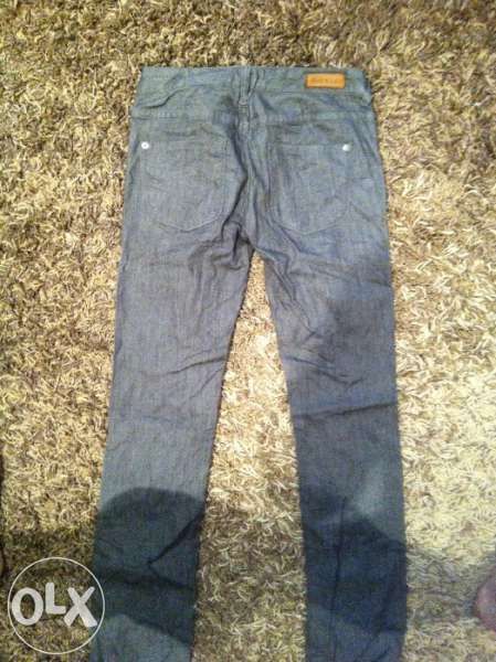 Продавам оригинални дамски дънки Paul Smith и Lee