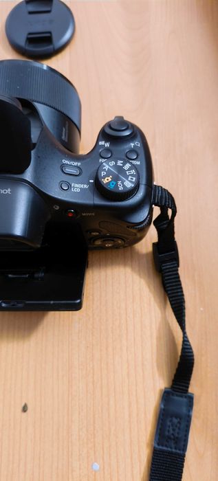 Sony DSC-HX300 se vinde cu tot ce se vede în poze