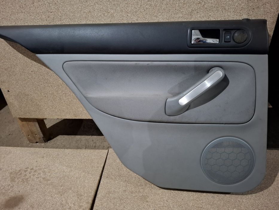 Обшивки дверей VW Bora