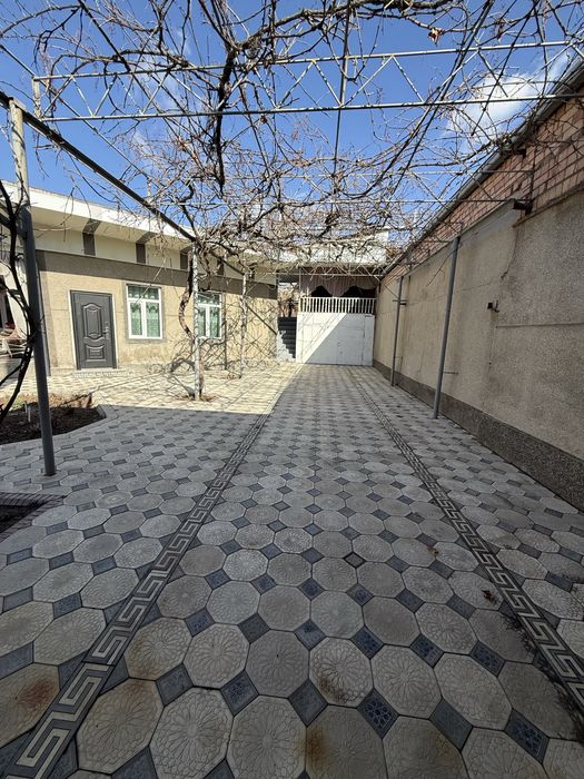 Angren Shahar markazida Hovli sotiladi