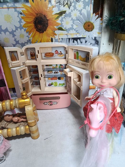 Продаеться Все для девочки