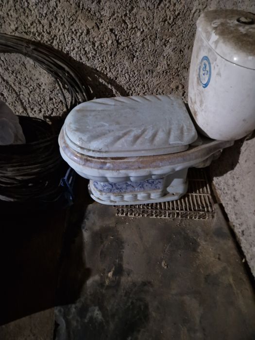 Продам бу унитазы