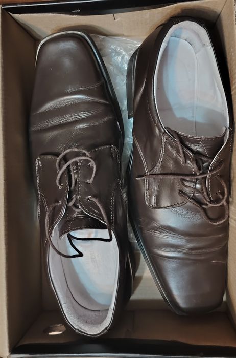 Vând pantofi militari