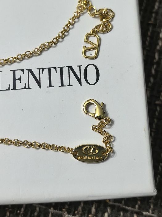 Гривна VALENTİNO чисто нова не е носена