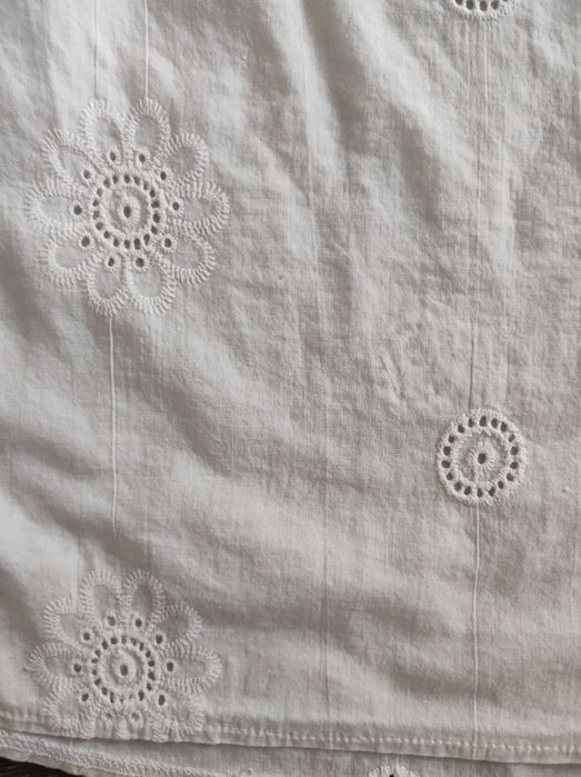 Camasa din bumbac cu broderii, de tip ie, marimea 36.