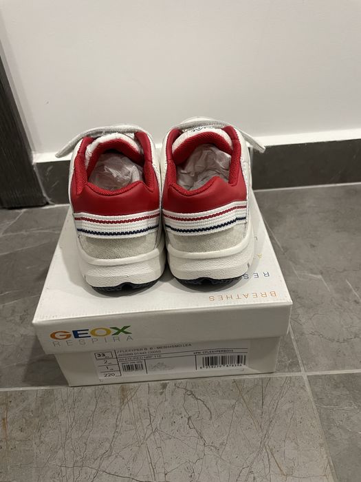 Детски обувки Geox номер 33, чисто нови!