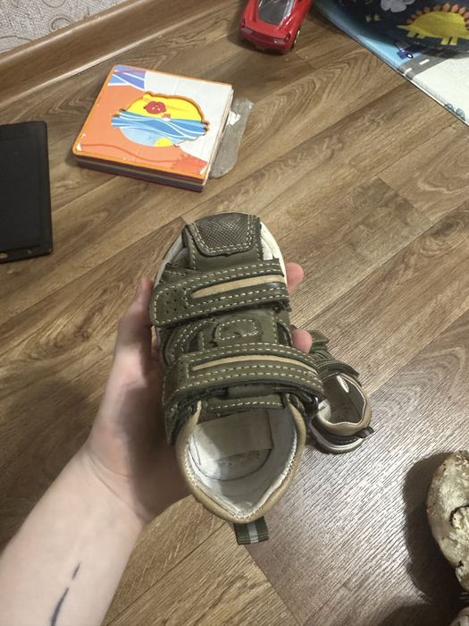 Детские сандали.