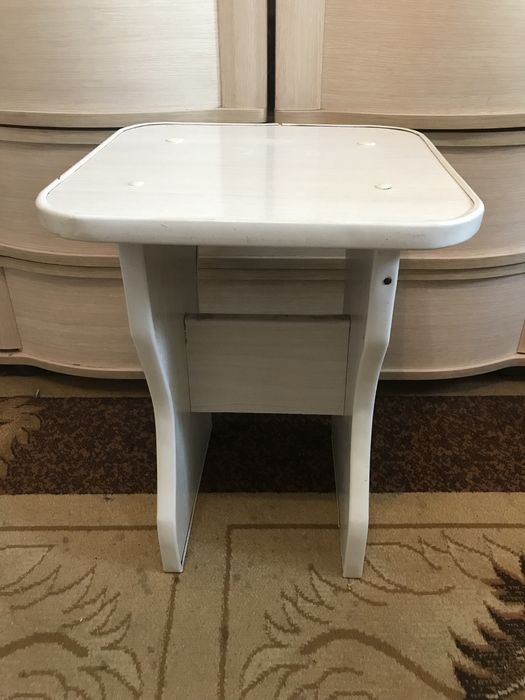 Стулья со спинкой и без недорого