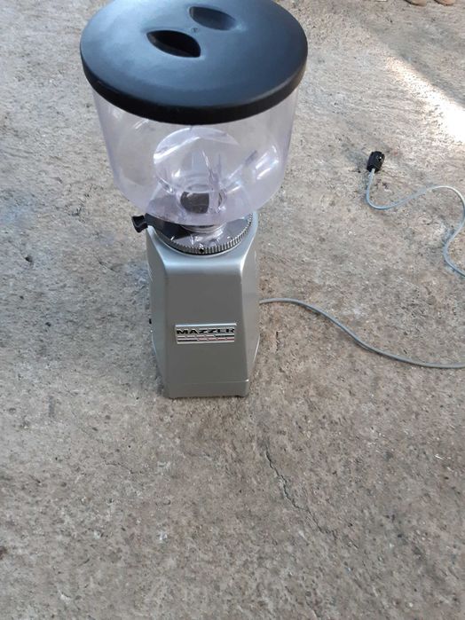 Професионална Кафемелачка MAHLKQNIG