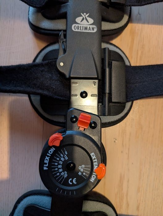 Orteză Genunchi Orliman – Mobilă, Reglabilă (Post-Operatorie / Ligamente)