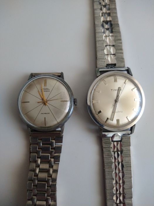 Ceasuri -mecanic Prim 200 de lei,Timex electric 300 de lei, Certina 1000lei, Tissot 1000
