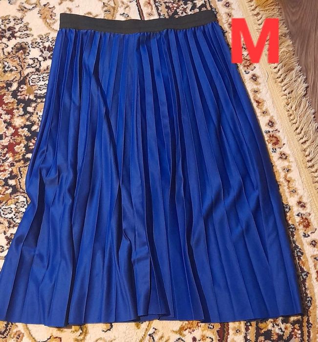 Fusta medie culoare albastra