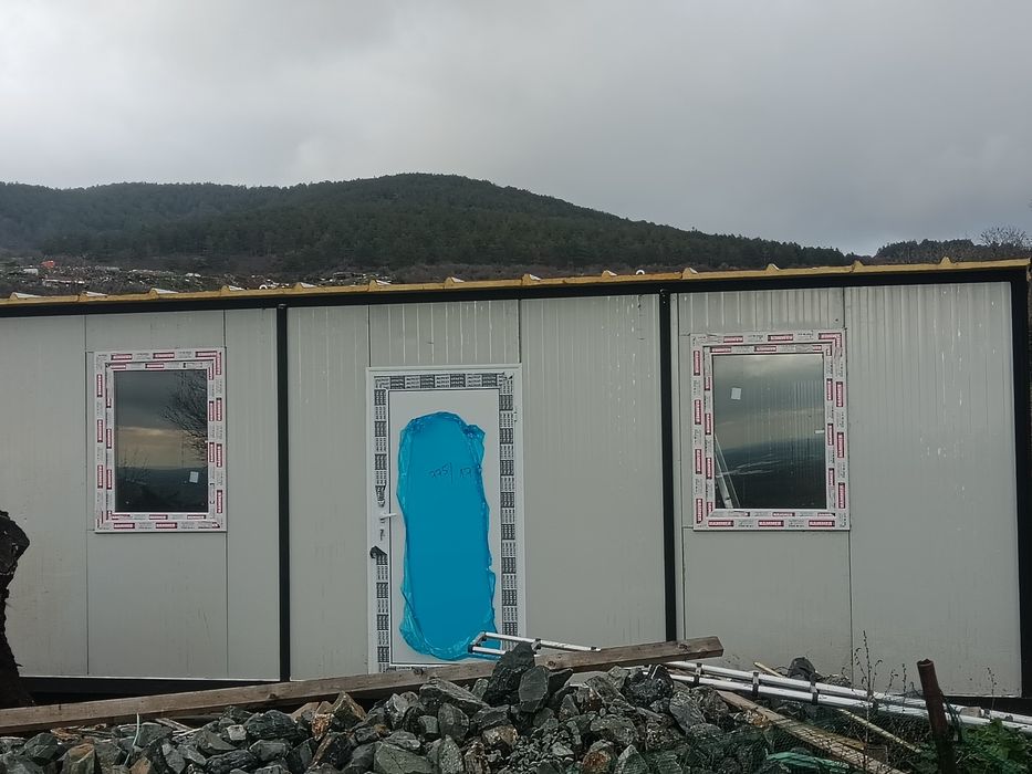 Фургон/контейнер за живеене.