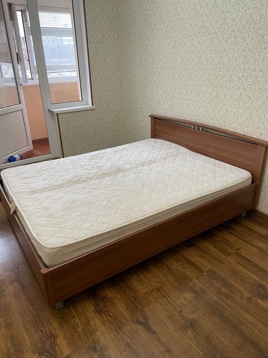 Продам кровать с матрасом