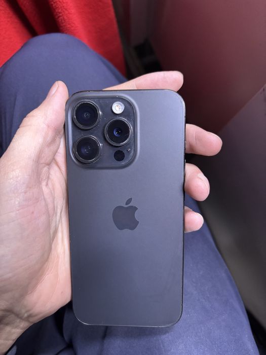 Продам iphone 15 pro все работает без ремонта