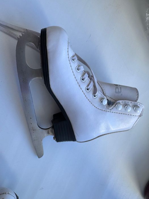 Продам срочно коньки