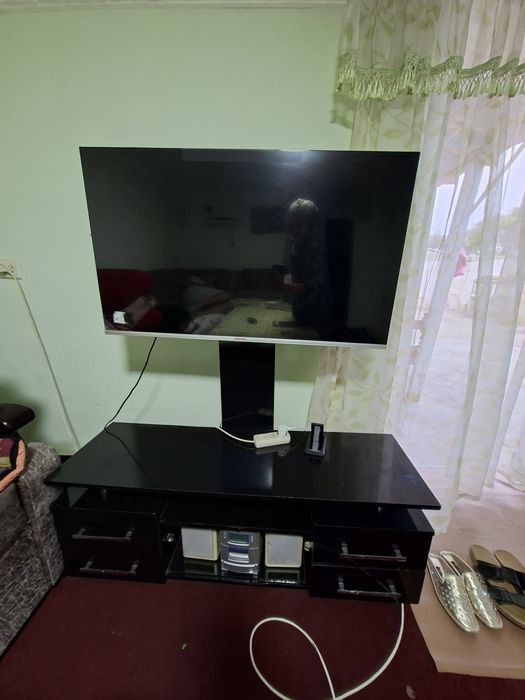 Телвизор , санбуфер , паситафка сотилади.