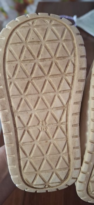 Продам детскую обувь