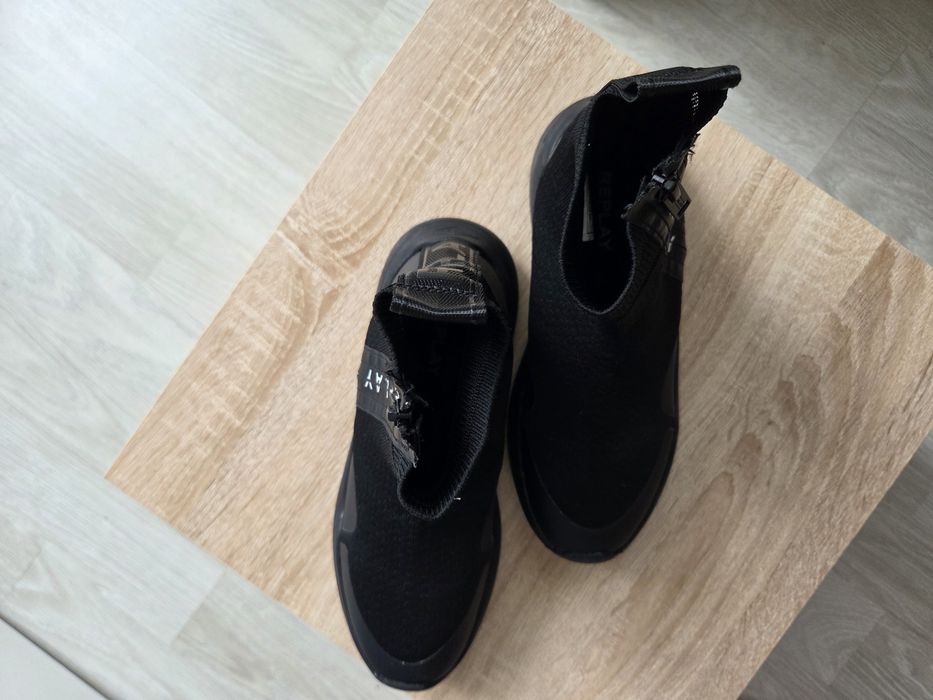 Маратонки NIKE и високи обувки на REPLAY
