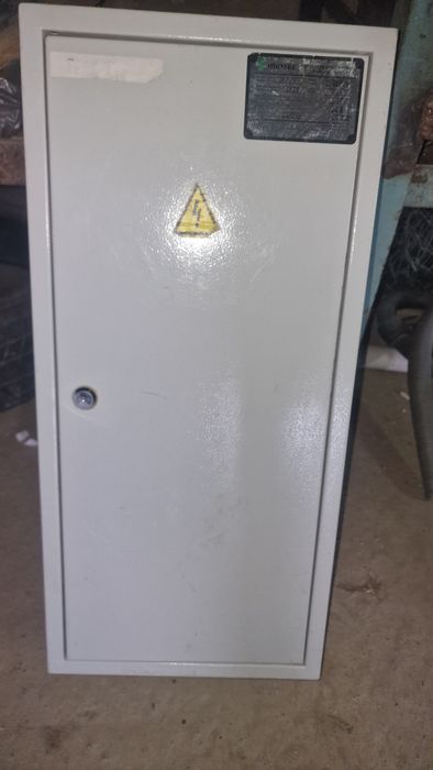 Электрический распределительный  щит