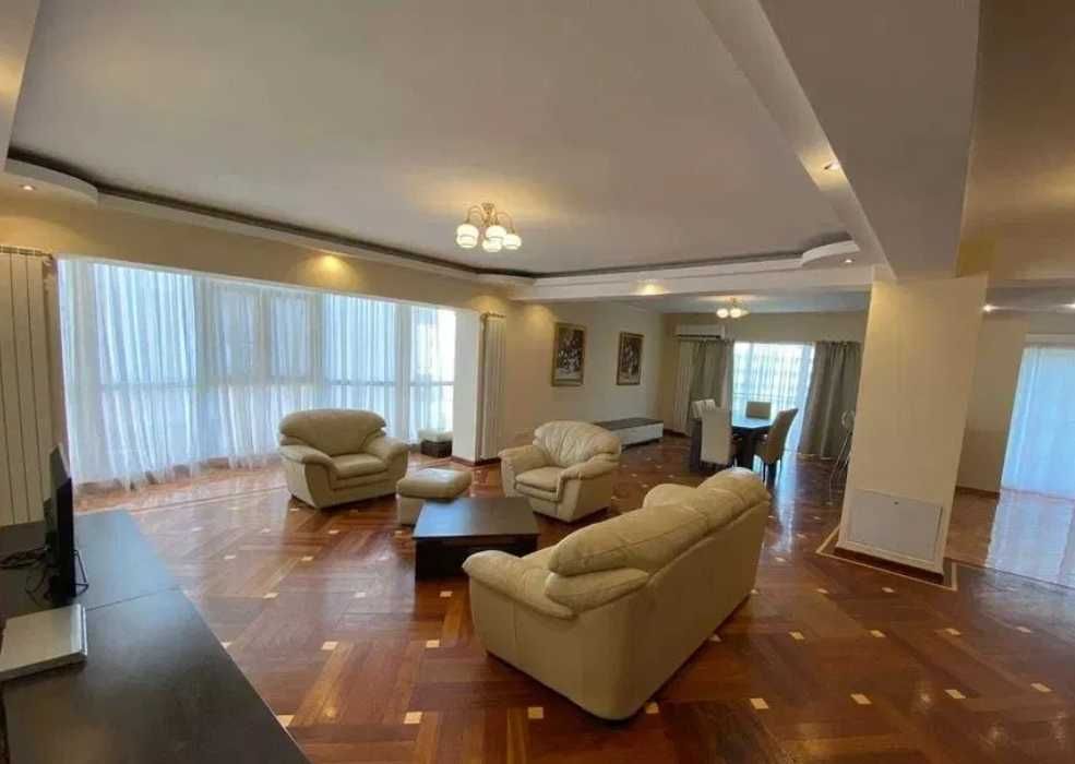 Дава се под наем Тристаен апартамент в Пловдив, Каменица 2 - 90 кв.м за 341.7 € - Снимка #1