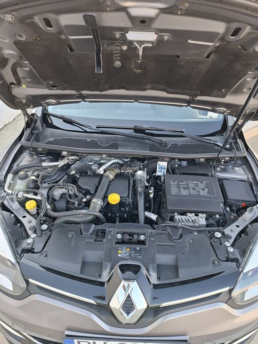 Se vinde autoturism