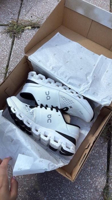 Кроссовки новые On cloud x4