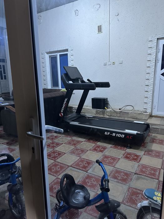 Профессиональная беговая дорожка / Professional yugurish yo‘lakchasi