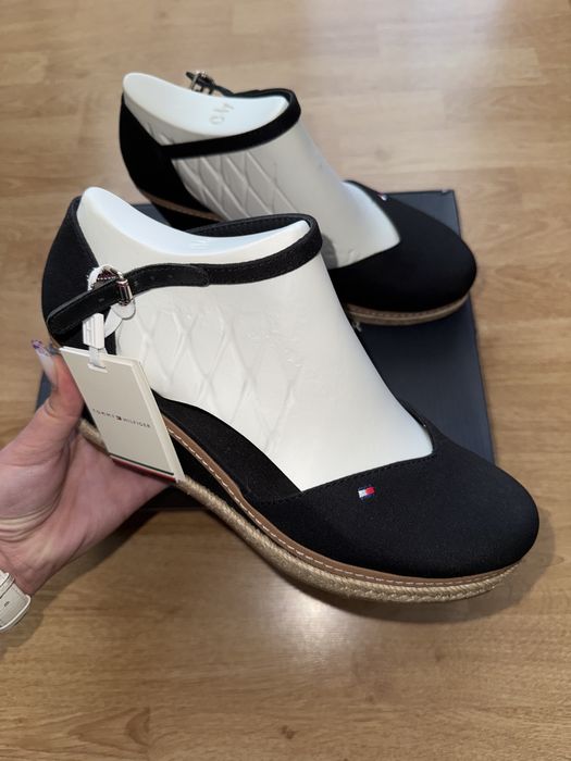 Espadrile Tommy Hilfiger nou cu eticheta