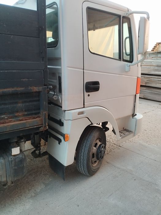 Nissan Atleon basculabil