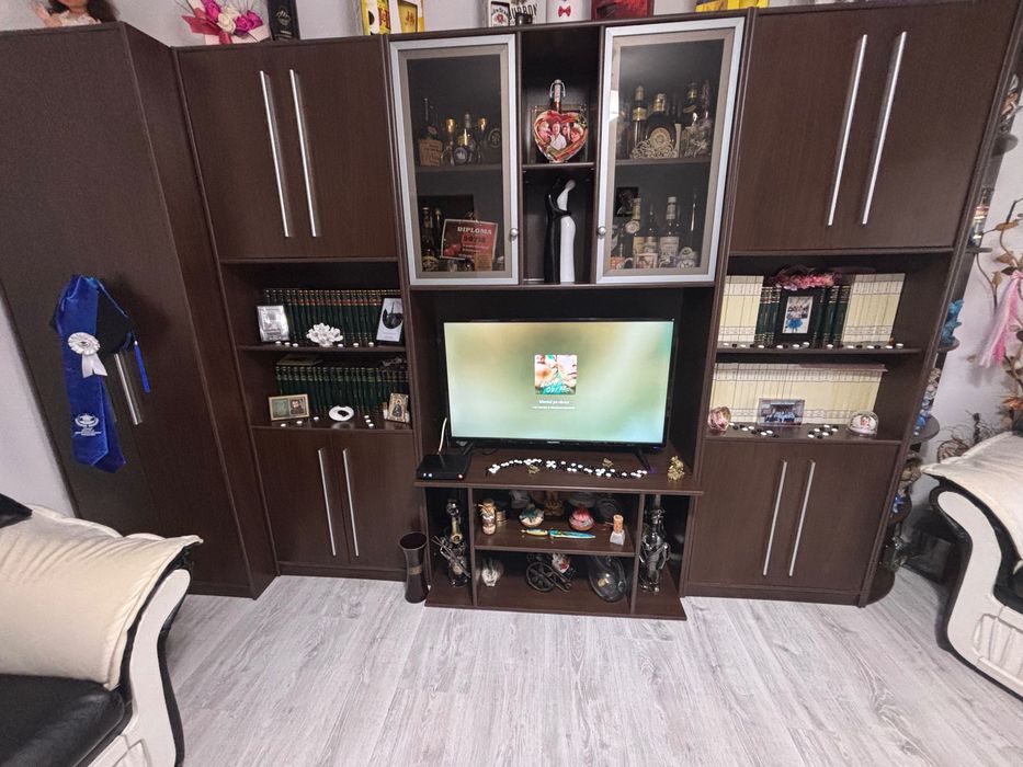 Mobila de sufragerie + masuta de cafea