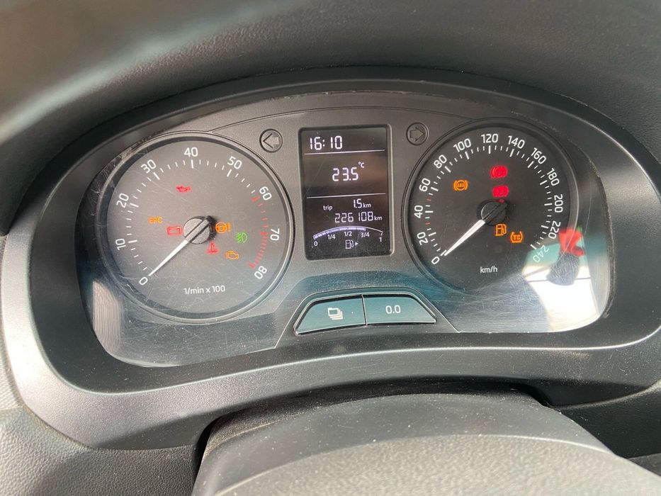 Продам машину skoda Rapid