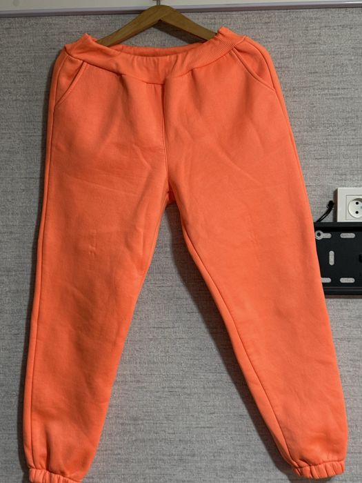 Продаётся женский костюм двойка .