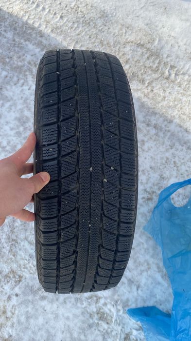 Продам 3 шины липучка