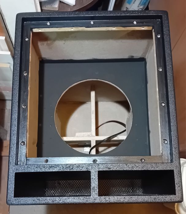 Кутия за бас каса 12", бандпас